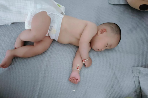 借卵生子机构宝宝多大可以坐着